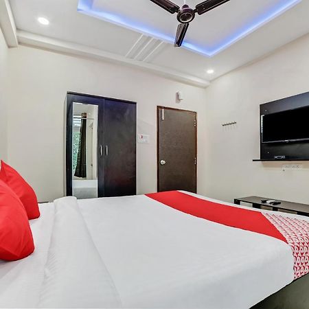 Vaccinated Staff- Oyo Flagship 60526 Five Star Grand Shamshabad Exterior photo