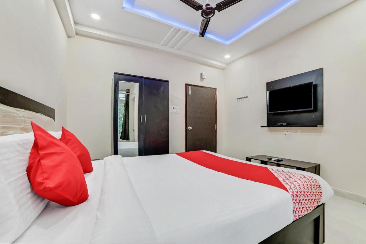 Vaccinated Staff- Oyo Flagship 60526 Five Star Grand Shamshabad Exterior photo